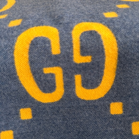 Authentic Gucci jacquard GG Logo Wool Silk Scarf Blue & Yellow - Picture 9 of 13